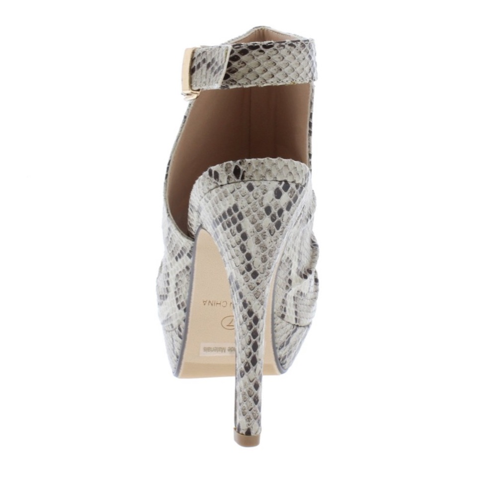 🐍 Tan Faux Snakeskin Heels - Picture 3 of 3